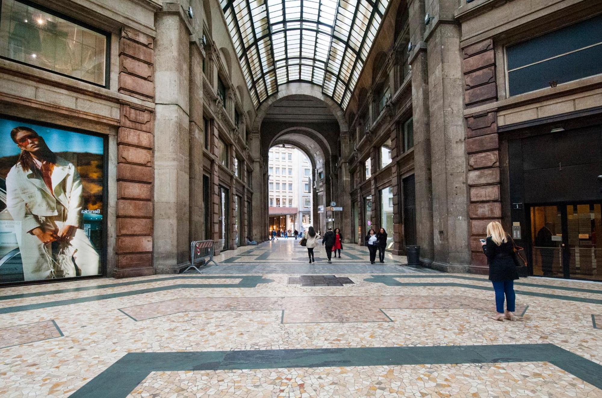 شقة Duomo View - 2 Min From Duomo Amazing Location ميلان المظهر الخارجي الصورة